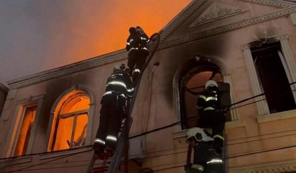 Bakıda binada yanğın: sakinlər təxliyə olunub
