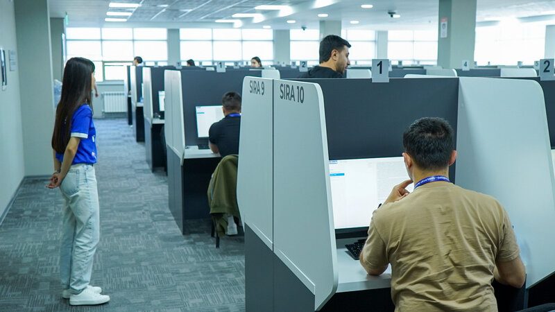 DİM xarici dil üzrə fəlsəfə doktoru imtahanı keçirib