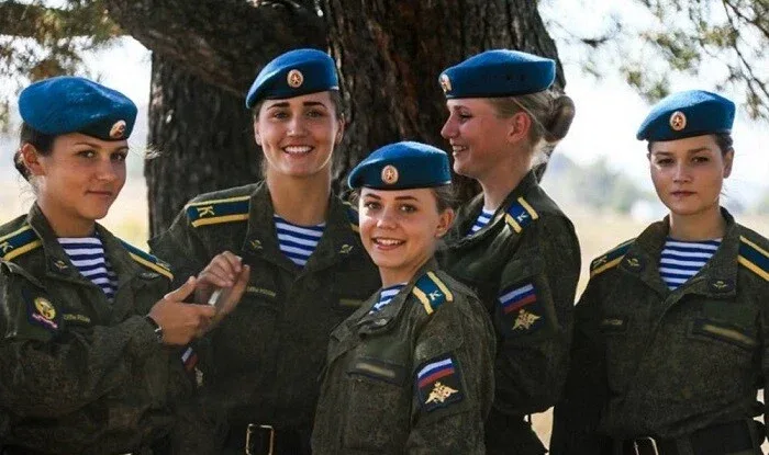 Rusiya 100 min qadını orduya çağırır