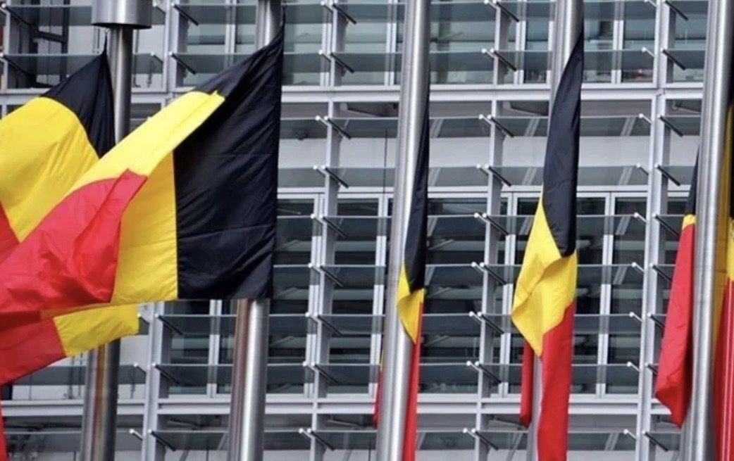 Belçika ABŞ səfirini məhkəməyə verib