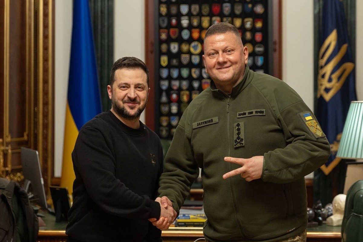 Valeriy Zalujnı Zelenskini 2023-cü il əks-hücumunun uğursuzluğunda günahlandırıb 