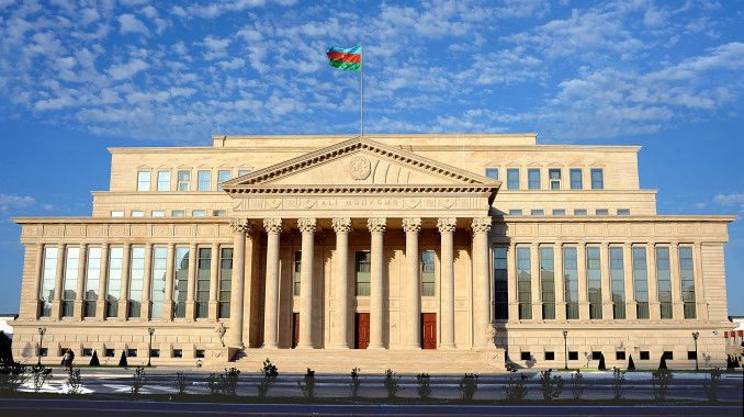 Ali Məhkəmə Plenumundan Yeni Qərar: Şəxsi Yazışmaların Qanuni Müdafiəsi və Məxfilik Qaydaları