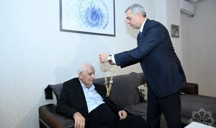 Xalq şairinə “Heydər Əliyev” ordeni təqdim olunub