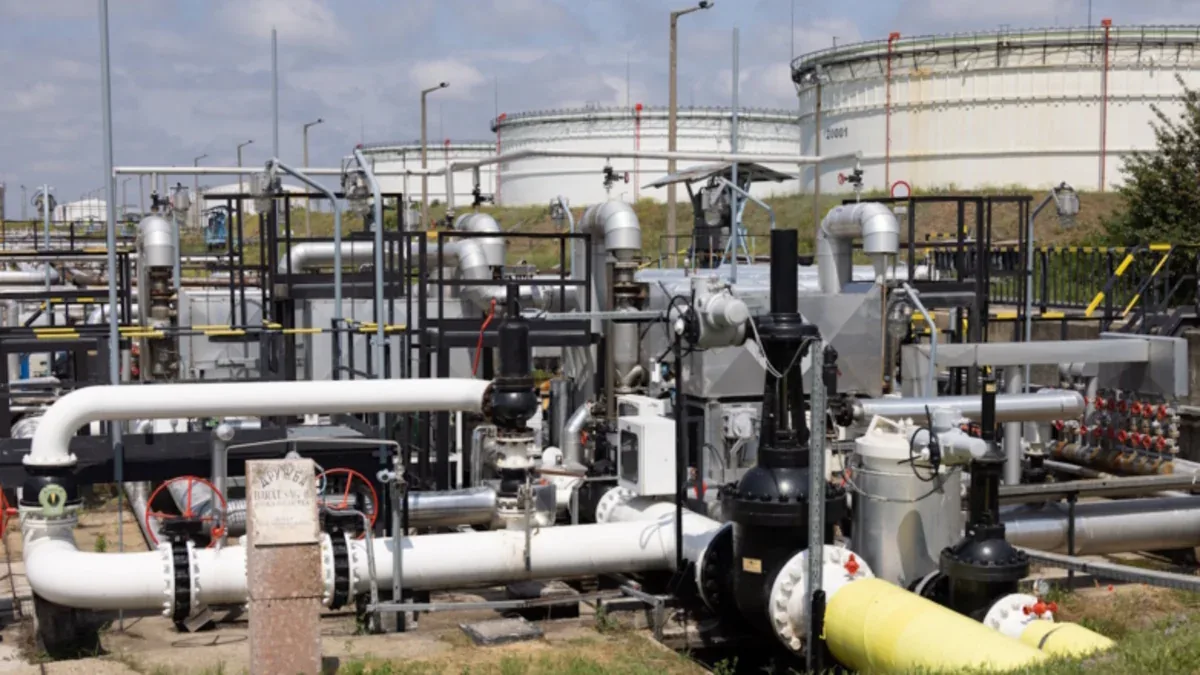 Britaniya "Drujba" neft kəmərini sanksiyalardan azad edib