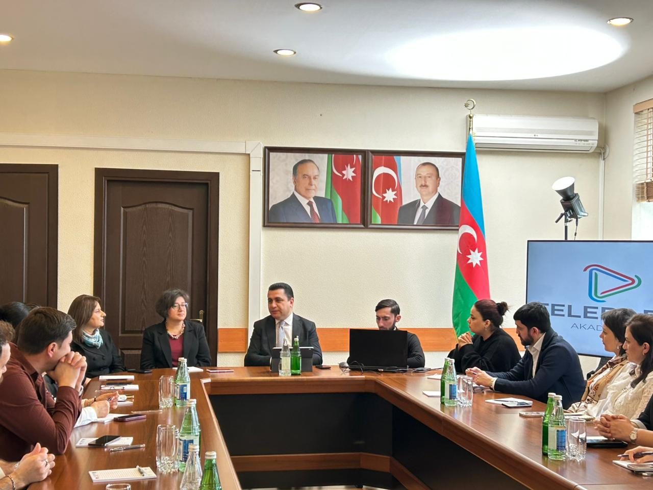 Audiovizual Şuranın Aparat rəhbəri Fazil Novruzov “Mediada Azərbaycan dili” təlimində çıxış etdi