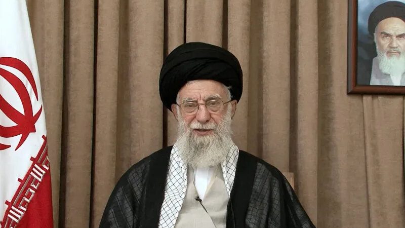 Xameneinin sarayı darmadağın edilib
