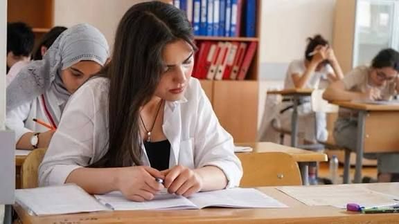 Universitet və kolleclərə sənəd qəbulu uzadılıb 