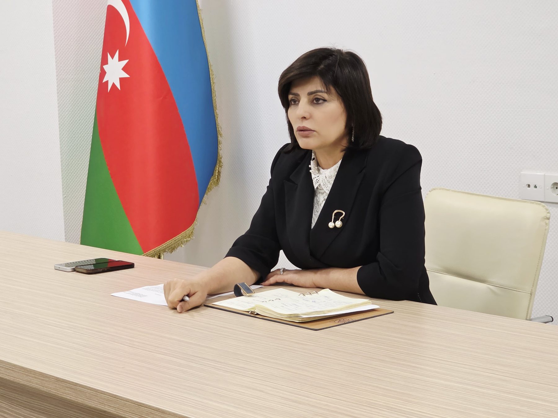 G&uuml;cl&uuml; qadın &ndash; g&uuml;cl&uuml; cəmiyyət
