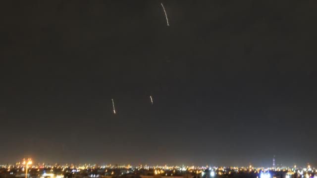 Qətərdə “evinizdə qalın” xəbərdarlığı