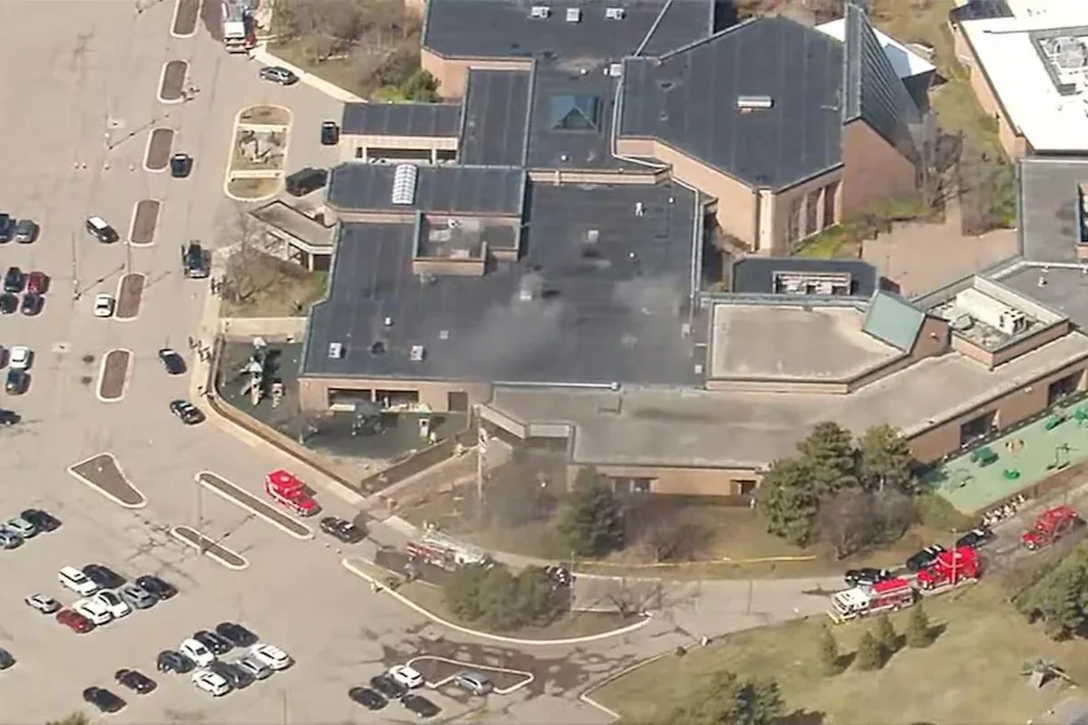 ABŞ-də sinaqoqa hücum edən silahlı şəxs öldürülüb