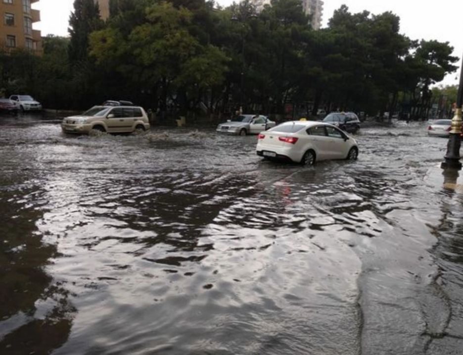 Güclü yağışdan sonra su basan ərazilərdə evlər ucuzlaşacaqmı?