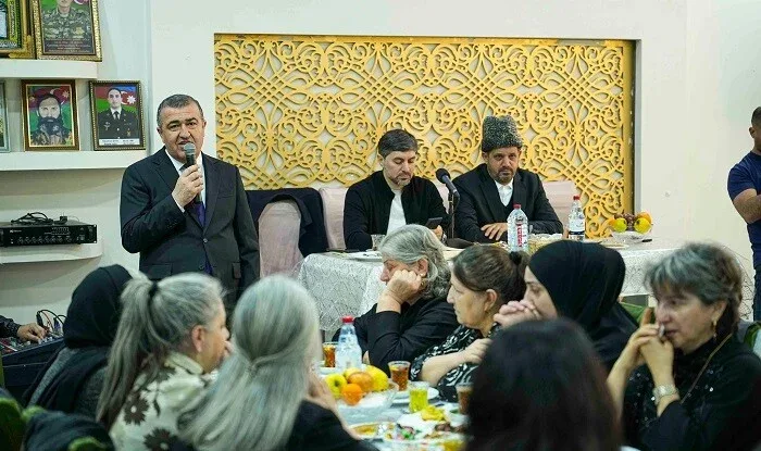 Xətaidə Aprel şəhidlərinin xatirəsinə ehsan verilib