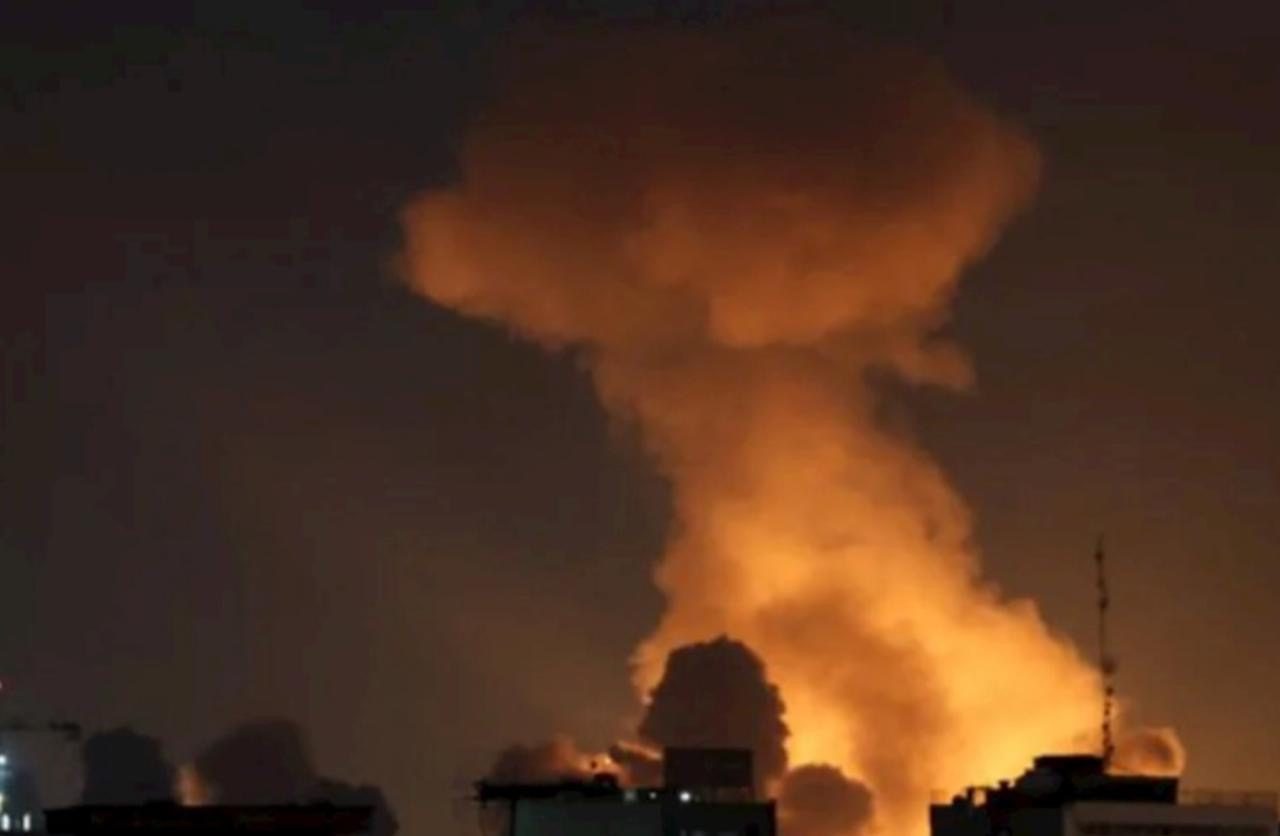 İsrail Tehranın üç hava limanını vurub