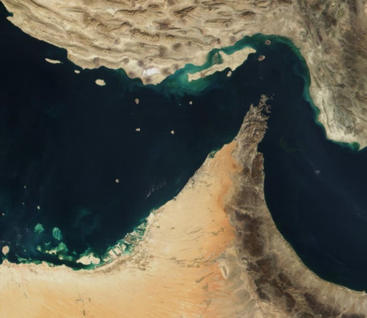 Hörmüz boğazı: niyə dünya siyasətinin ən kritik nöqtələrindən biri hesab olunur?