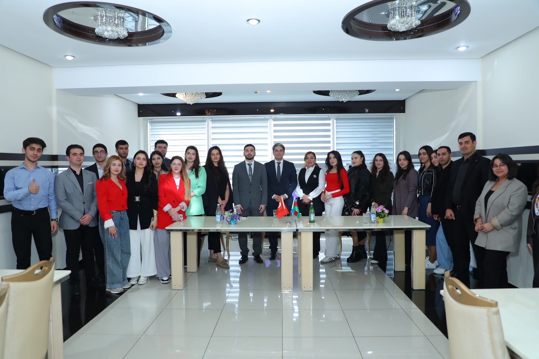 "İpək qaftan geyinək, qədim mədəniyyətimizi tanıdaq, kimliyimizi itirməyək”-GÖKHAN SEYHAN MÜDAVİMLƏRLƏ GÖRÜŞDÜ