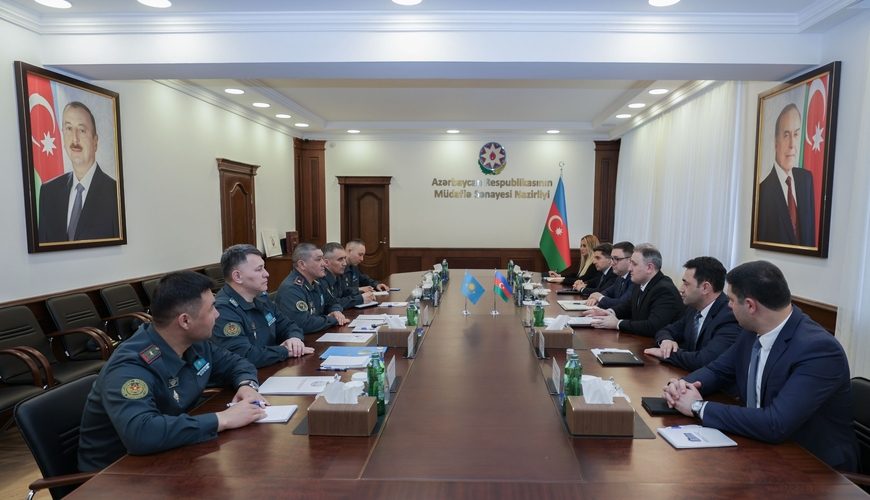 Qazaxıstanla Azərbaycan arasında müdafiə sənayesi sahəsində əməkdaşlığın inkişafı müzakirə olunub