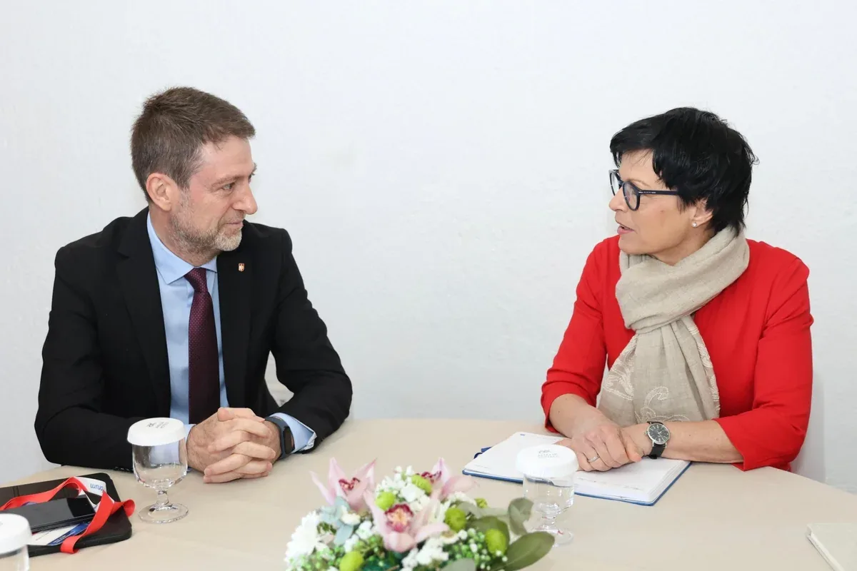 Albaniyanın Aİ-yə üzvlüyü məsələsi müzakirə edilib