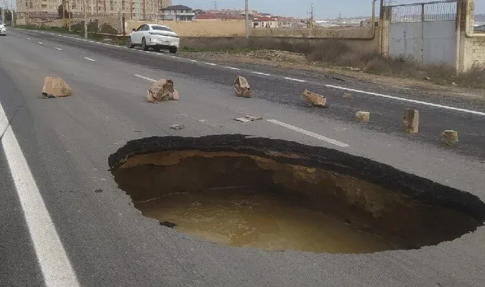 Sumqayıtda yolun çökməsinin səbəbi açıqlanıb