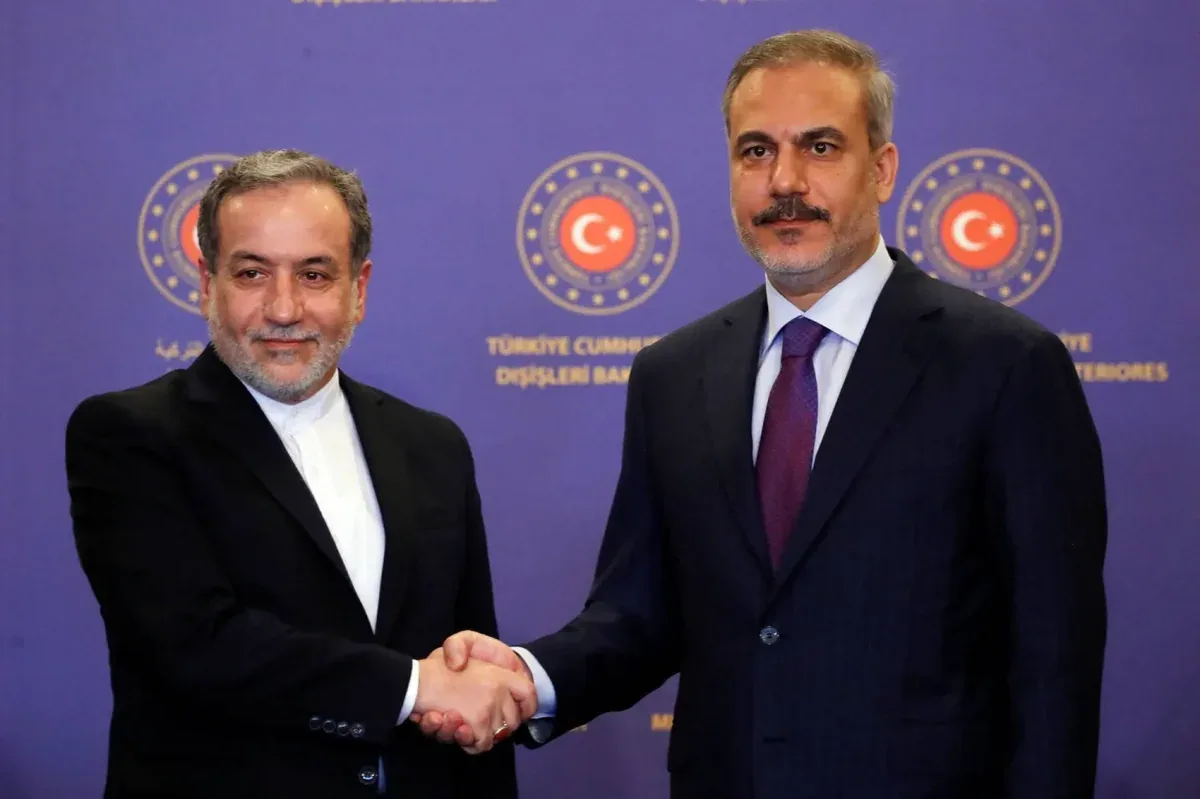 Hakan Fidan və Abbas Əraqçi regiondakı hadisələri müzakirə ediblər