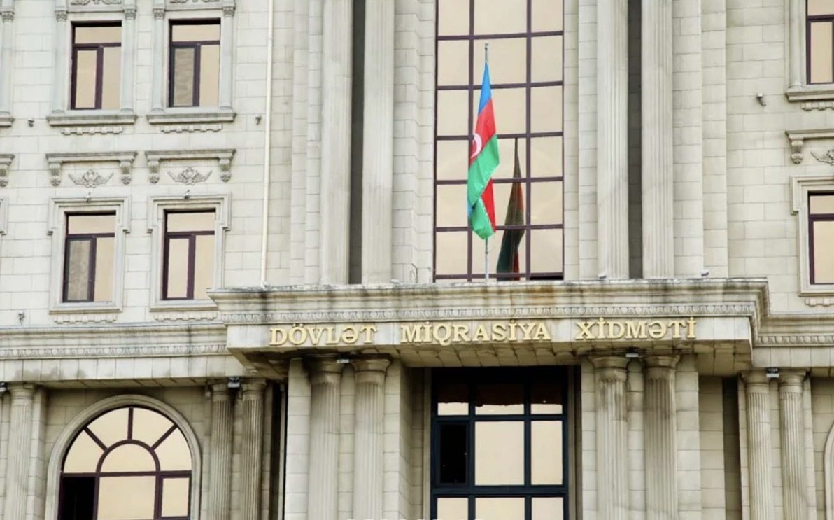 Azərbaycanda əcnəbilərə yaşama icazələri vəsiqələri elektron qaydada veriləcək