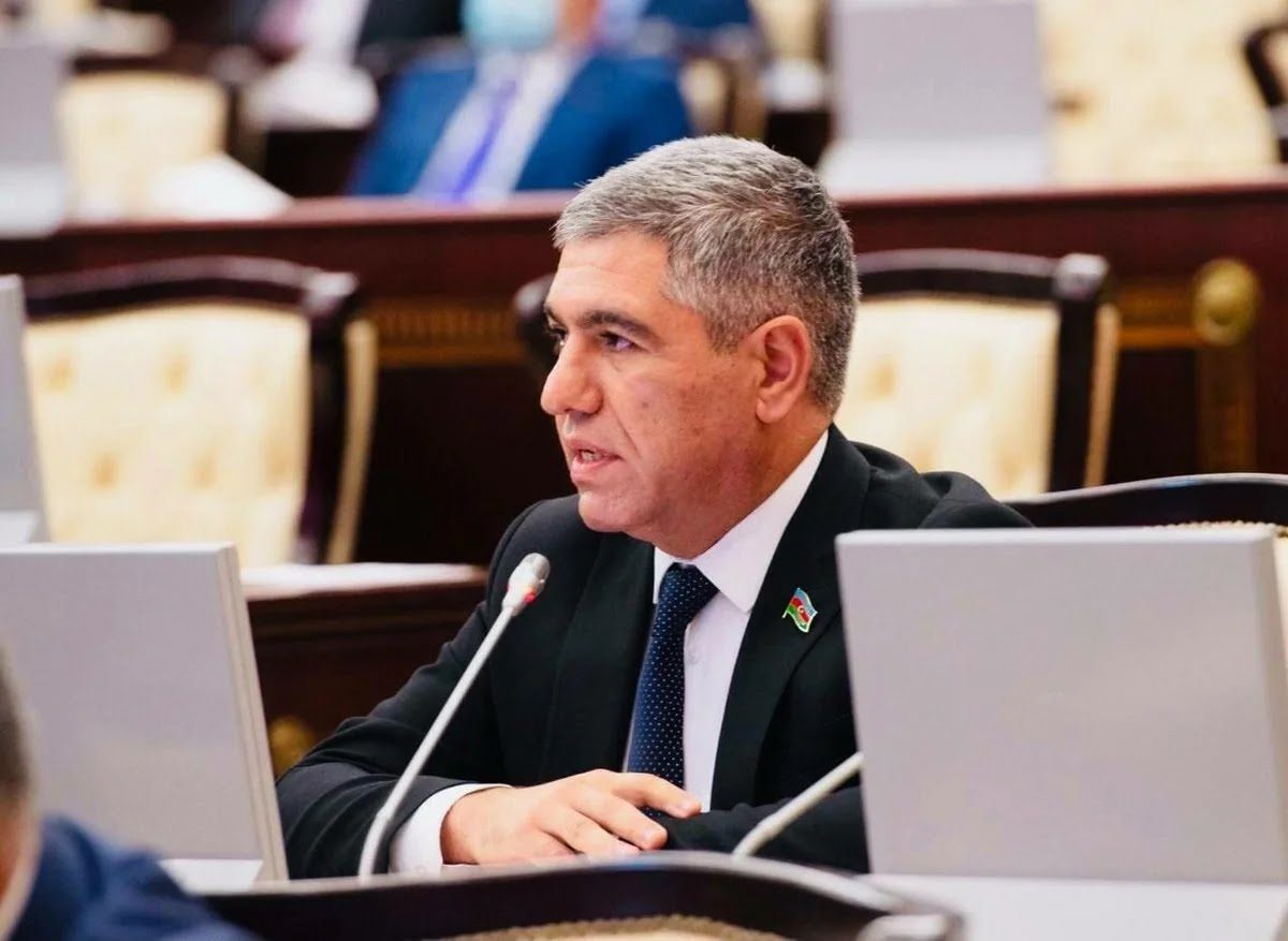 “Hörmüz boğazındakı çətinliklər davam edərsə, neftin qiyməti uzun müddət yüksək qalacaq”- DEPUTAT
