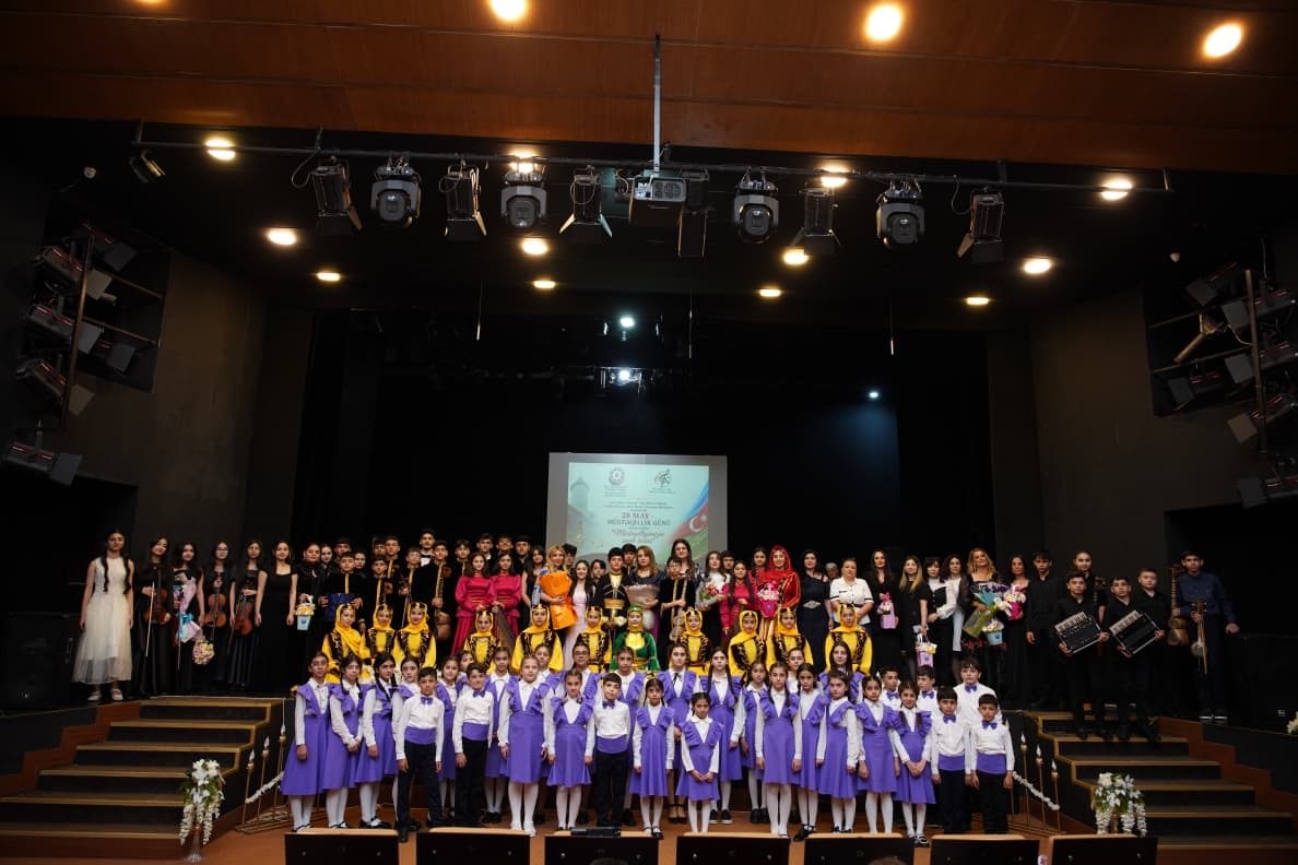 Şəki şəhərində 28 May-M&uuml;stəqillik G&uuml;n&uuml;nə həsr olunan konsert proqramı ke&ccedil;irilib
