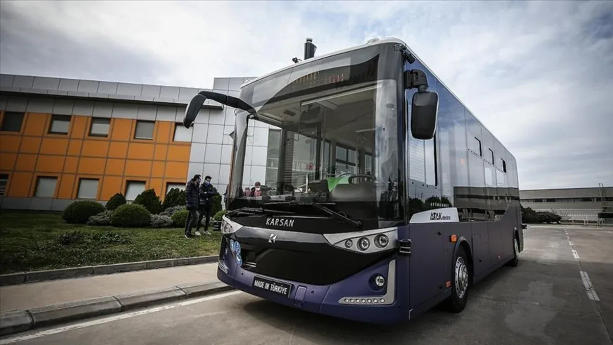 Türkiyənin pilotsuz avtobusu İsveçdə ilk iş günündə qəzaya düşüb 
