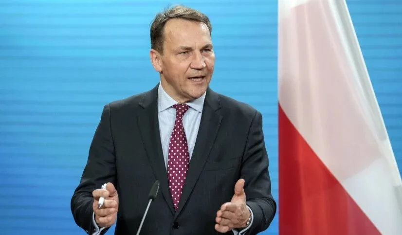 Putin etibarsızdır, müharibəni başqası bitirəcək - Sikorski