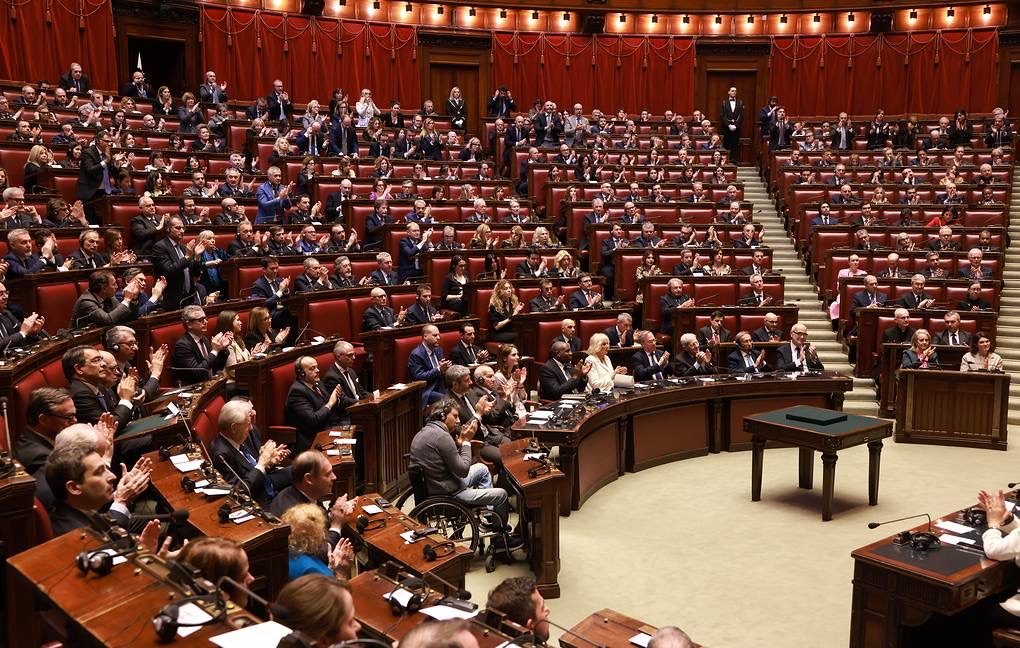 İtaliya parlamenti Rusiyaya qarşı sanksiyaların mərhələli ləğvinə dəstək verib