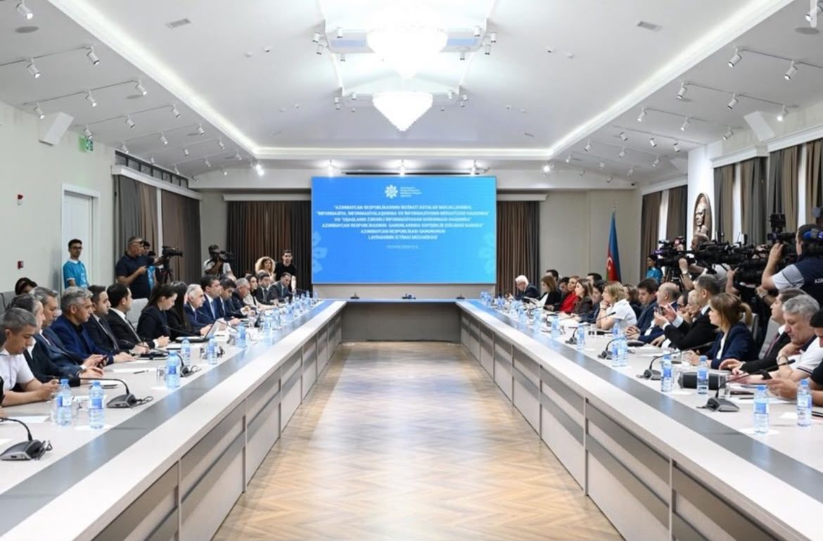 Uşaqların zərərli informasiyadan qorunması ilə bağlı hüquqi akt layihəsi müzakirə olunub