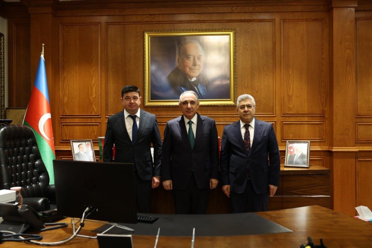 Kamran Əliyev Qarsda g&ouml;r&uuml;şlər ke&ccedil;irib
