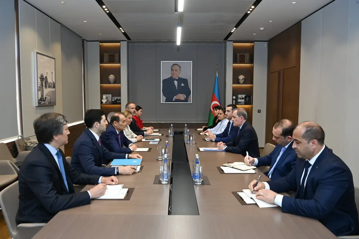 Ceyhun Bayramov Bağdad Amreyevin rəhbərlik etdiyi nümayəndə heyətini qəbul edib