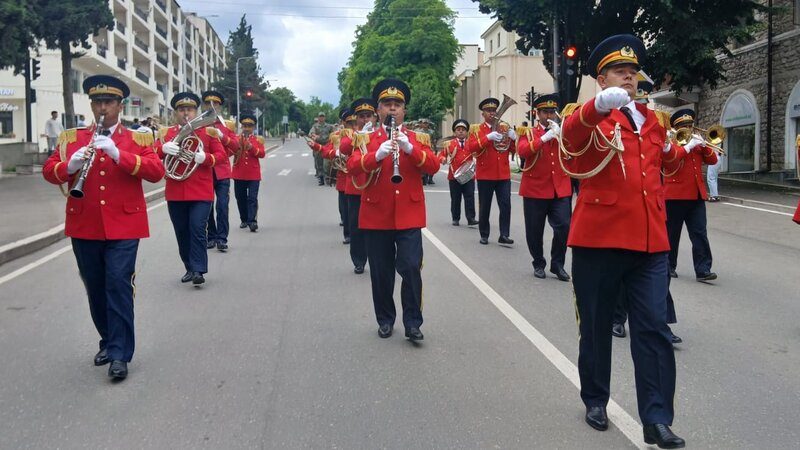 Bakıda hərbi orkestrlərin müşayiəti ilə yürüşlər başlayıb
