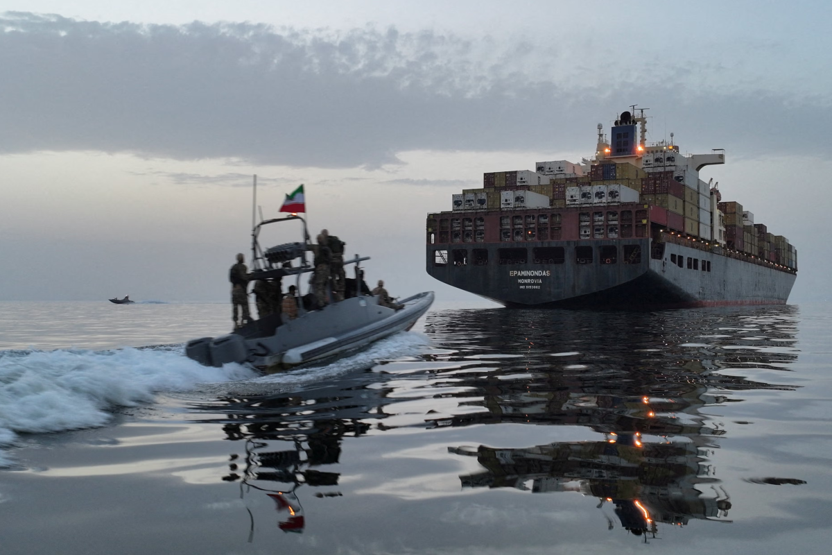 İran Hörmüz boğazından keçən tankerlərə xəbərdarlıq edib