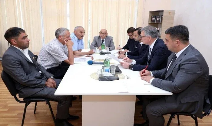 Azər Məmmədov Qobustanda vətəndaşları qəbul edib