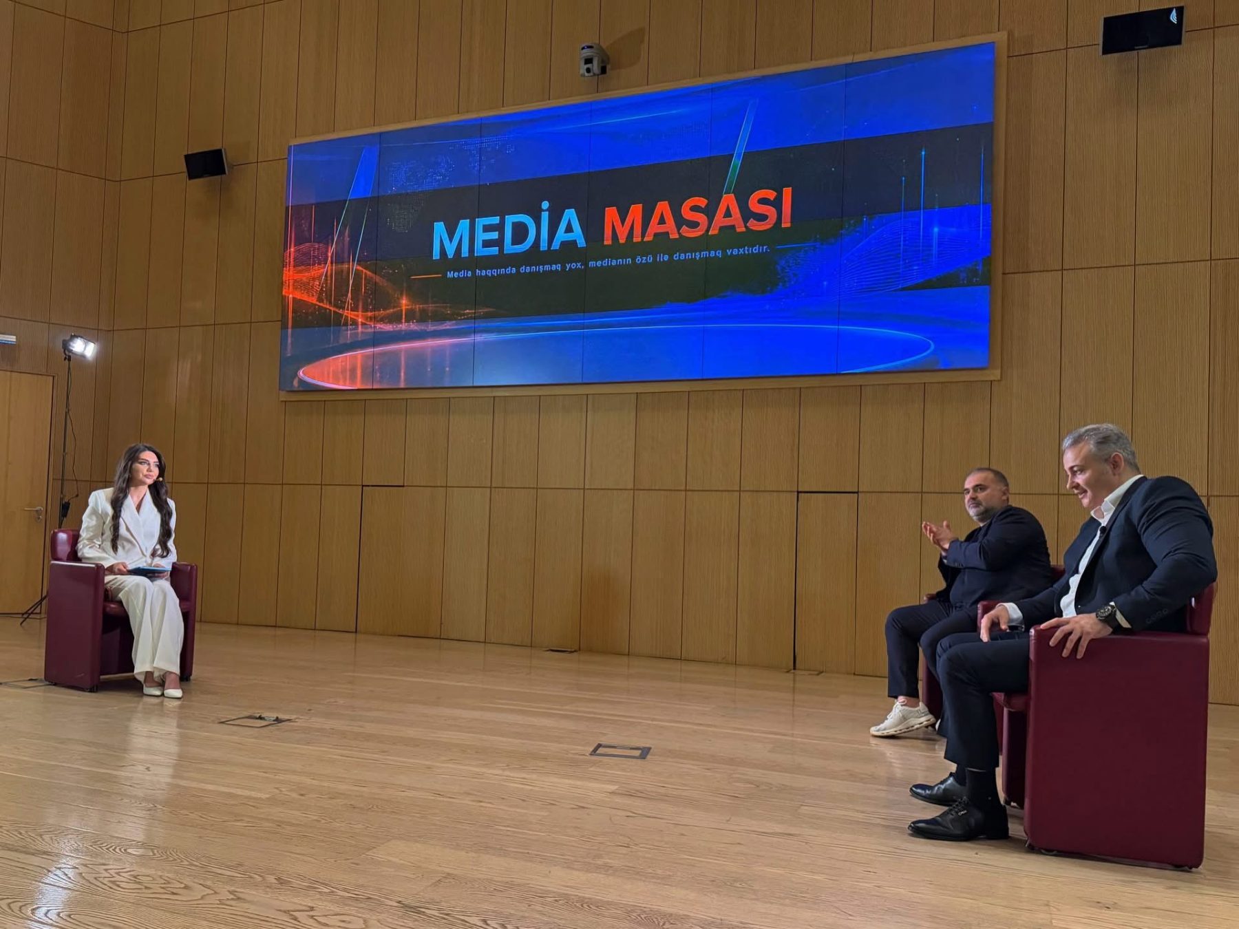 Televiziyaya 10 İl Ömür Biçildi - "Media Masası"nda Kəskin Diskussiya
