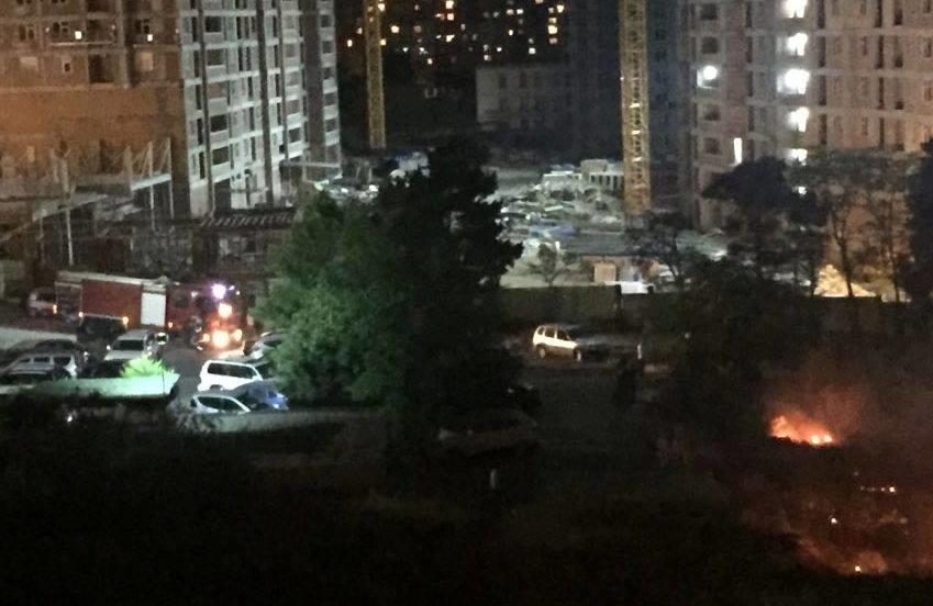 Bakının mərkəzində bina yanır 