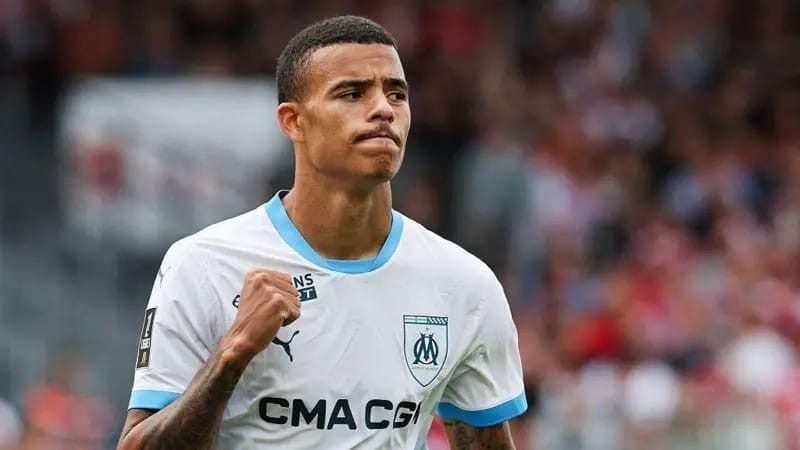 Adı "Fənərbaxça" ilə hallanan ingilis futbolçu Meyson Qrinvud kimdir?