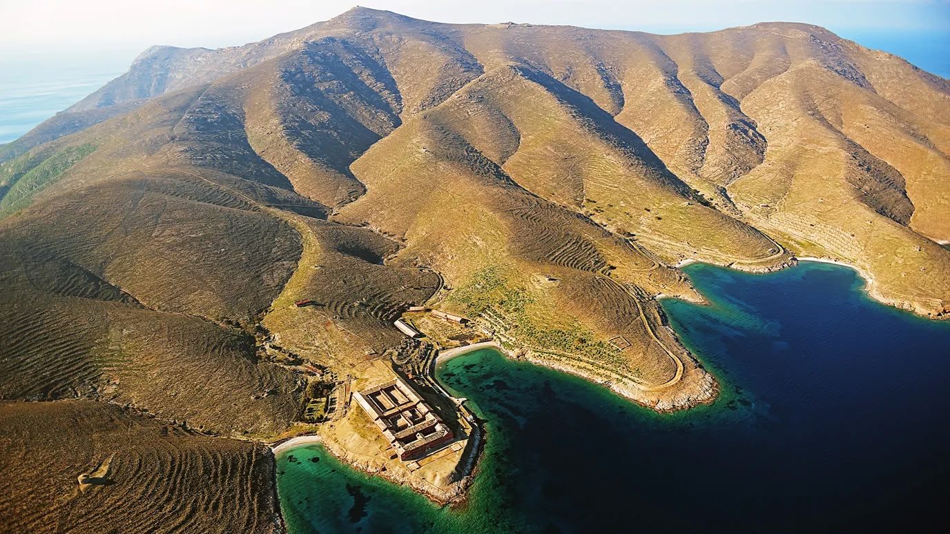 Egey dənizində yerləşən Gyaros adası