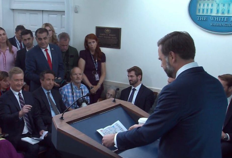 ABŞ-İran qarşıdurması: H&ouml;rm&uuml;z boğazında gərginlik enerji bazarlarına təsir edir

&nbsp;

