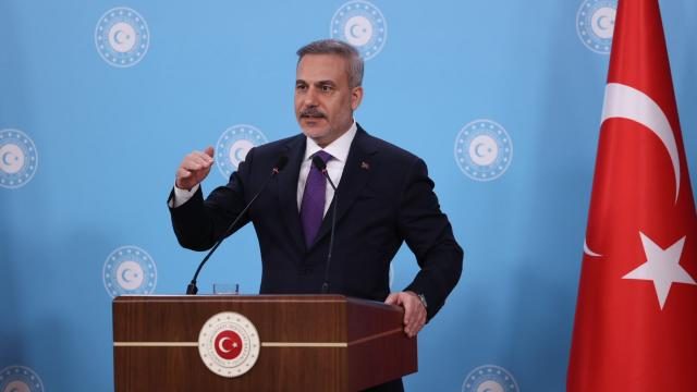 Nazir Fidan qətərli və səudiyyəli həmkarları ilə telefonla danışıb
