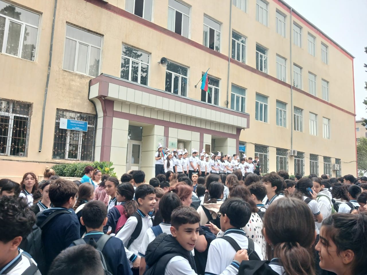 ANIM GÜNÜ ŞAGİRDLƏRİN TƏQDİMATINDA 