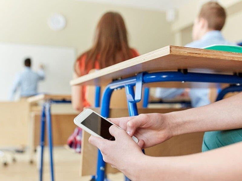 Dərsdə telefon istifadəsinin müəllim-şagird münasibətlərinə təsiri