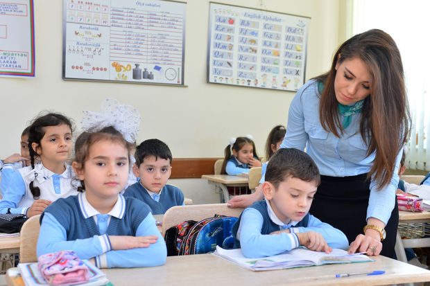 M&uuml;əllimlər yalnız bu paltarları geyinə bilərlər - Siyahı
