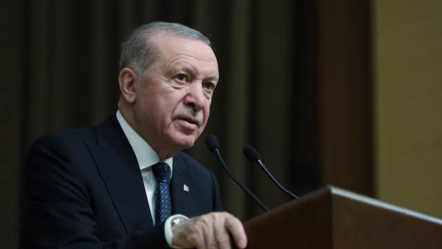 Ərdoğan: Demokratiyanın ön cəbhəsində dayanan muxtarlarla əlaqələrimizi daim canlı saxladıq