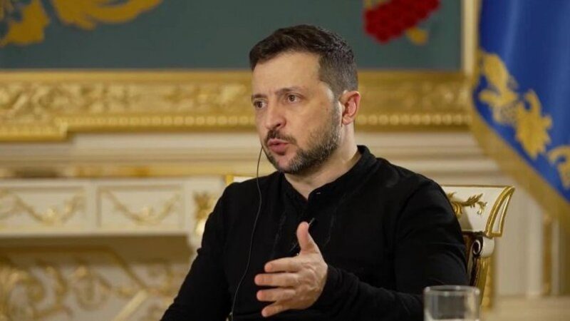 Zelenski: Biz müharibəni uduzmuruq, amma insanları itiririk