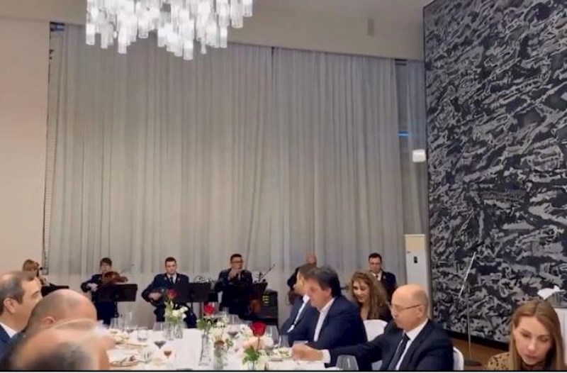 Vuçiçin adından verilən şam yeməyində "Ay Laçın" səsləndirilib 